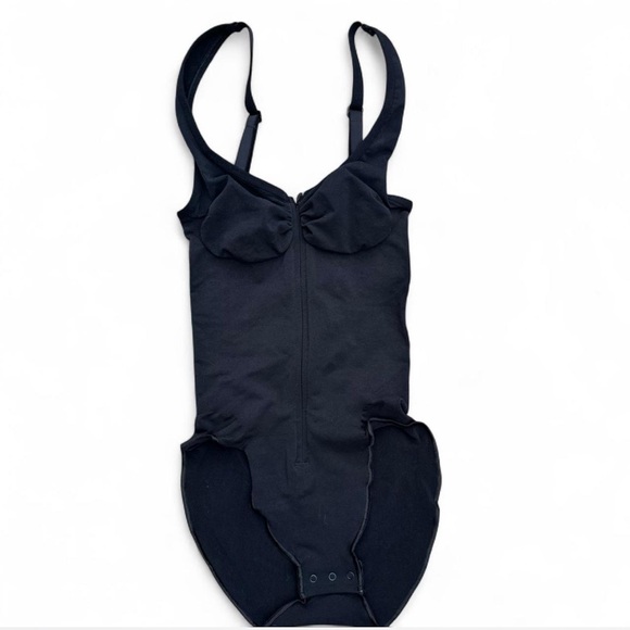 SKIMS *NWOB Seamless Sculpt Zip Front Bodysuit | Onyx - Picture 3 of 10